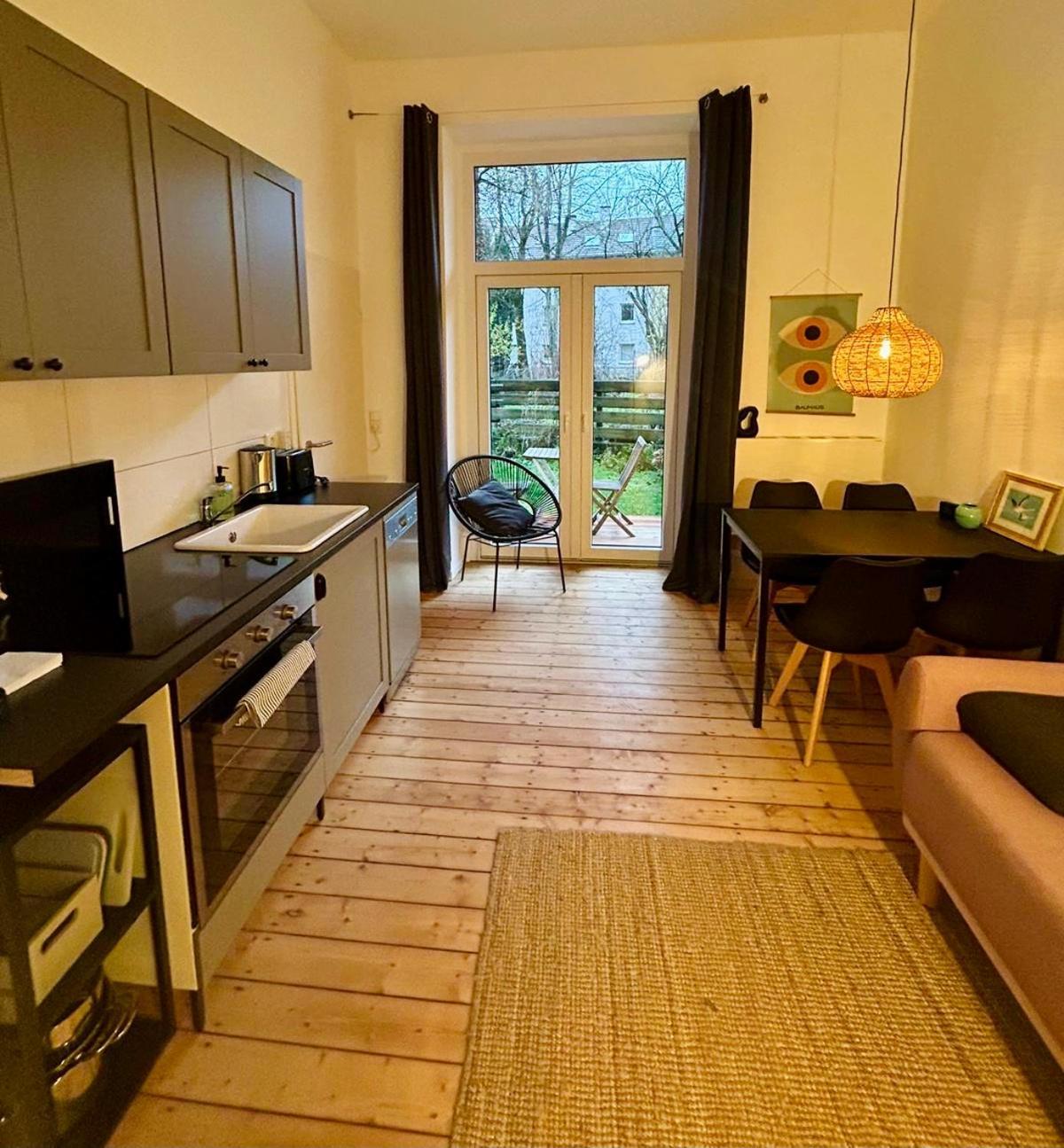 Feelslikehome - Stylische Und Zentrale Altbauwohnung Mit Terrasse&Garten Bochum Extérieur photo