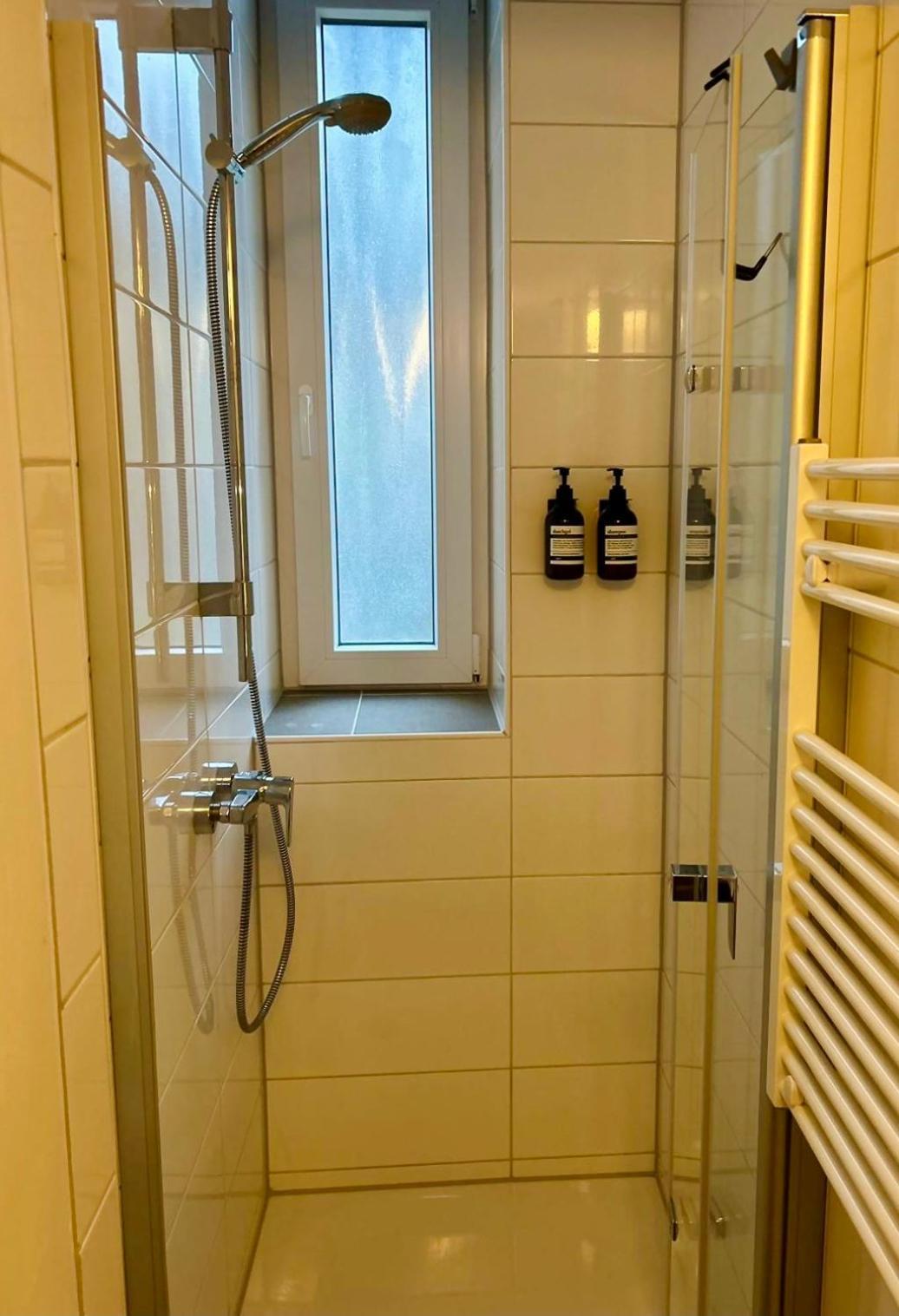 Feelslikehome - Stylische Und Zentrale Altbauwohnung Mit Terrasse&Garten Bochum Extérieur photo